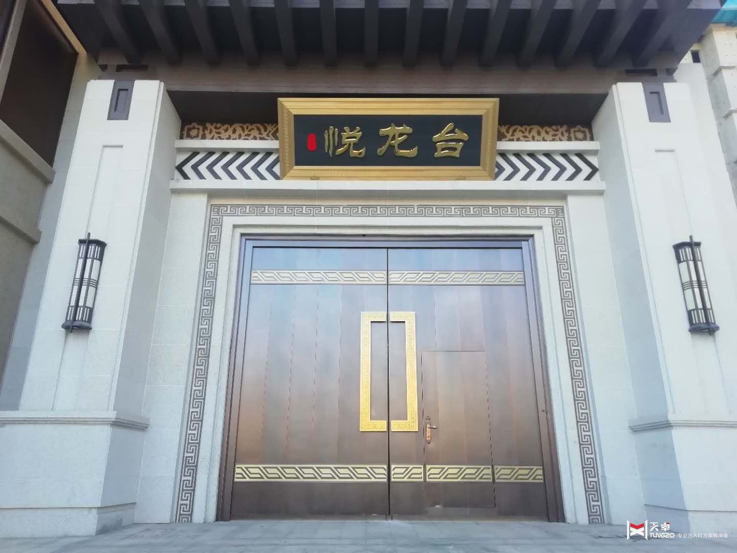 24小區大門銅門西安恒大悅龍臺da9282ebd3110eabaa779e935041c23.jpg